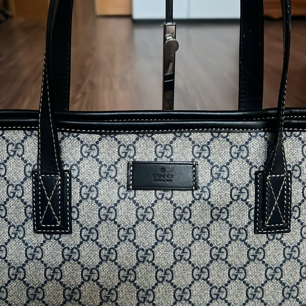 A314- 💯% authentic Gucci shoulder bag - Picture 10 of 16